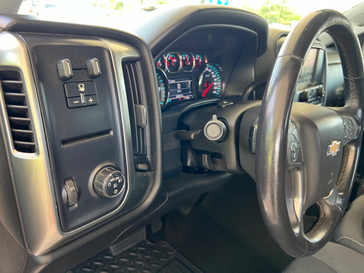 2017 White /Grey Chevrolet Silverado 2500HD LT (1GC1CVEG0HF) with an 6.0 V8 engine, Automatic transmission, located at 4520 Airline Hwy, Baton Rouge, LA, 70805, (225) 357-1497, 30.509325, -91.145432 - 2017 Chevy Silverado 2500HD Crew Cab LT 2WD **One Owner** 6.0 V8 Gas, 200K Miles, Power Windows, Locks, Mirrors & Seat, Cold A/C, Backup Camera, Spray In Bedliner, Tow Pkg. Small Dent In Bed (See Pic). FOR INFO PLEASE CONTACT JEFF AT 225 357-1497 CHECK OUT OUR A+ RATING WITH THE BETTER BUSINESS BU - Photo#13